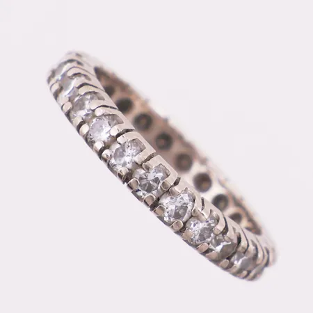 Alliansering med diamanter, 25 x ca 0,05 ct, Ø 17,3 mm, bredde 3,3 mm, 14K Vekt: 3,3 g Kontakt Lånekontoret for frakt