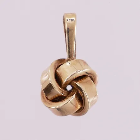 Anheng knute, lengde 14,2 mm, bredde 8 mm, 14K Vekt: 0,8 g Kontakt Lånekontoret for frakt