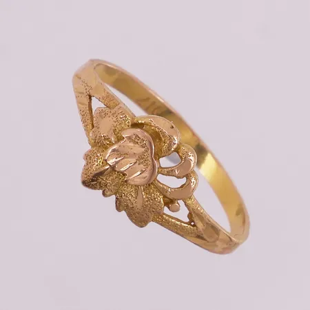 Ring, Ø 18,6 mm, bredde 1,9 - 9 mm, 21K Vekt: 1,8 g Kontakt Lånekontoret for frakt