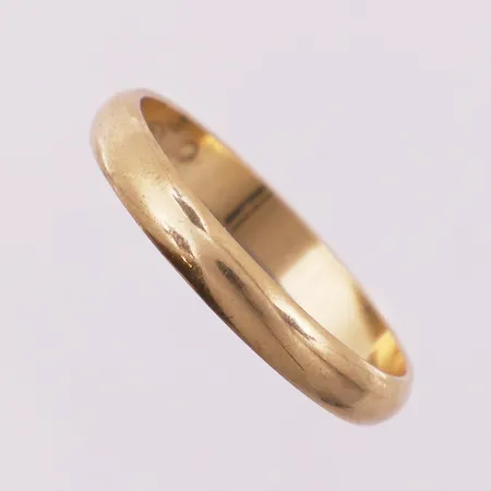 Ring, Ø 17,8 mm, bredde 2,9 mm, 18K Vekt: 2,4 g Kontakt Lånekontoret for frakt