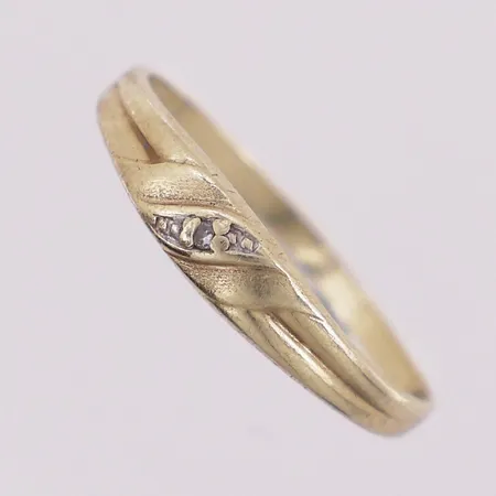 Ring, Ø 16,7 mm, bredde 1,5 - 3,6 mm, 14K Vekt: 0,8 g Kontakt Lånekontoret for frakt