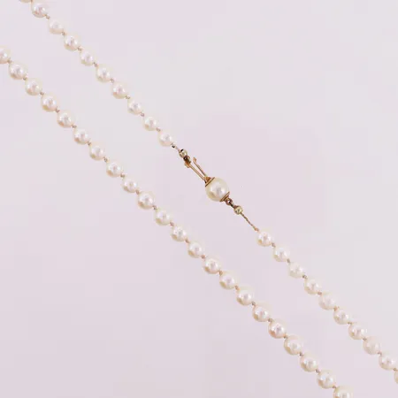 Perlekjede, lengde ca. 84 cm, bredde 6 mm, 18K Vekt: 39,7 g Kontakt Lånekontoret for frakt