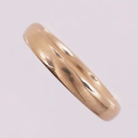 Ring oval, Ø ca 17,8 mm, bredde 3,5 mm, 14K Vekt: 2,9 g Kontakt Lånekontoret for frakt