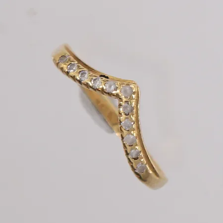 Ring med blanke stener, ø18,8mm, bredde 1,8- 3,5mm, 18K, bruttovekt 2,3g Vekt: 0 g Kontakt Lånekontoret for frakt