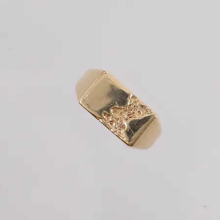 Ring, ø19,25mm, bredde ca 3mm, noe bulkete, 14K gull. Vekt: 2,6 g Kontakt Lånekontoret for frakt