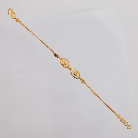 Armbånd, lengde 13,5cm, bredde 1,5- 6,4mm, 22K Vekt: 2,8 g Kontakt Lånekontoret for frakt
