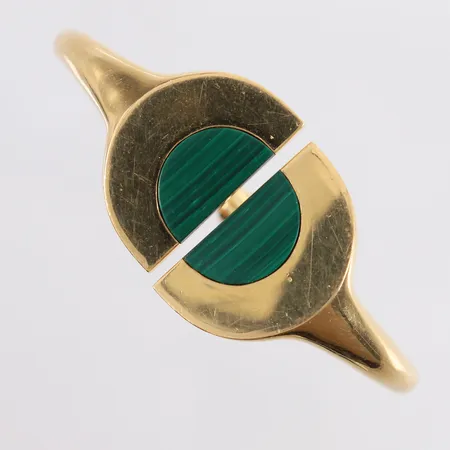 Armring, åpningsbar med grønn sten, ca ø65mm, 18K, bruttovekt 42,4g. Kontakt Lånekontoret for frakt