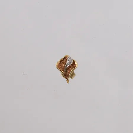 Én stk. øredobb med blank sten, to-farget, 10x8mm, 14K Vekt: 0,7 g Kontakt Lånekontoret for frakt