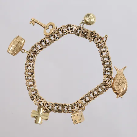Armbånd Bismarck med 6 charms, lengde 19cm, bredde 7,2- 28mm, 14K Vekt: 20,7 g Kontakt Lånekontoret for frakt