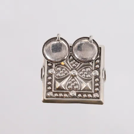 Støl til belte (Nordfjord-bunad), 46x33mm, 830S Vekt: 5,2 g Kontakt Lånekontoret for frakt