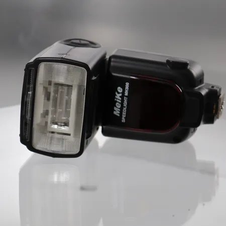 Blitz, Meike Speedlight MK900 (for Nikon), snr. 662B110150, ikke funksjonstestet, med softcase Kontakt Lånekontoret for frakt