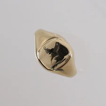 Ring, ø19,8mm, bredde 2,9- 13,5mm, 14K Vekt: 12 g Kontakt Lånekontoret for frakt