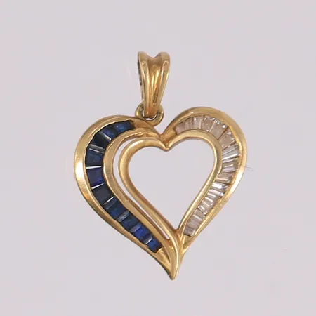 Anheng hjerte med 15 konisk baguetteslipte diamanter (totalt ca. 0,30ct) og 10 mørk-blå stener, 21x16mm, 14K, bruttovekt 2,2g Vekt: 0 g Kontakt Lånekontoret for frakt