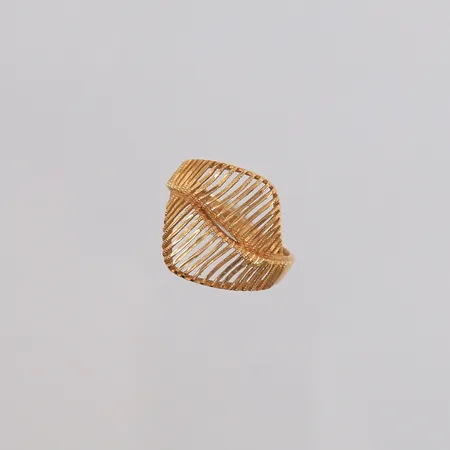 Ring, ø18,3mm, bredde 2,7- 18,3mm, 21K Vekt: 4,8 g Kontakt Lånekontoret for frakt