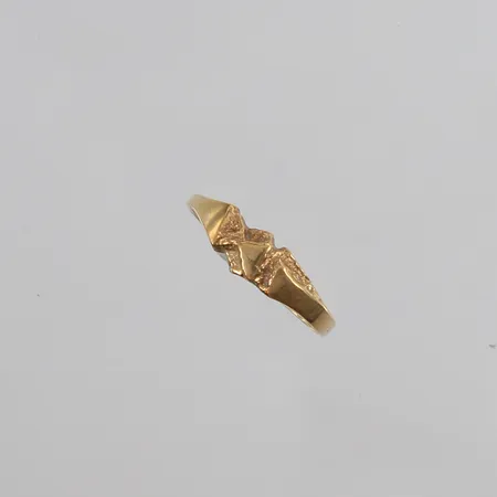 Ring, ø17mm, bredde 1,5mm, 14K. Vekt: 1,2 g Kontakt Lånekontoret for frakt