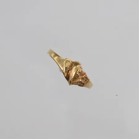 Ring, ø16,75mm, bredde 2mm, 14K. Vekt: 1,6 g Kontakt Lånekontoret for frakt