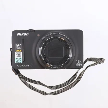 Digitalkamera, Nikon COOLPIX S9200, snr. 41026568, 16 MP, CMOS, 18x zoom NIKKOR ED glasslinse, Full HD Movie, ikke funksjonstestet, med Lowepro softcase og lader Kontakt Lånekontoret for frakt