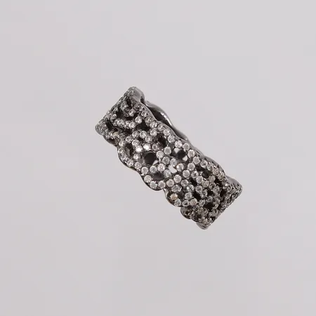 Ring med blanke stener, ø16,7mm, bredde 7,6- 8,3mm, 925S, bruttovekt 5,9g Vekt: 0 g Kontakt Lånekontoret for frakt