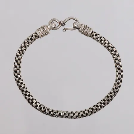Armbånd, lengde ca 18cm, bredde ca 4mm, 925/1000 sølv. Vekt: 15,3 g Kontakt Lånekontoret for frakt