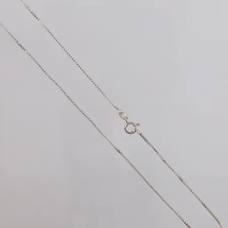Kjede Veneziansk, lengde 39cm, bredde 1mm, 925S Vekt: 2,1 g Kontakt Lånekontoret for frakt