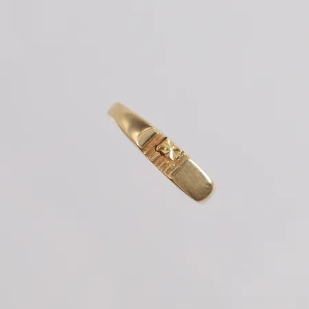 Ring, ø20mm, bredde ca 2mm, 14K. Vekt: 2 g Kontakt Lånekontoret for frakt