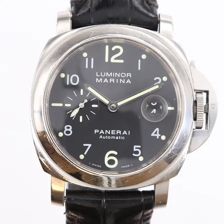 Armbåndsur Panerai Luminor Marina, ref PAM00164, boettnr OP6763/OL2001495, limited edition 475/1000, automat, ø44mm, chronometersertifikat, kvittering år 2014, kjøpt hos Diamond Design Co i Los Angeles, riper på klokken, sliten lærrem, ekstra grønn lærrem i fin tilstand, boks, sliten yttereske.  Kontakt Lånekontoret for frakt