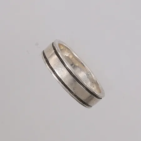 Ring, ø21,2mm, bredde 6,4mm, 925S Vekt: 8,7 g Kontakt Lånekontoret for frakt