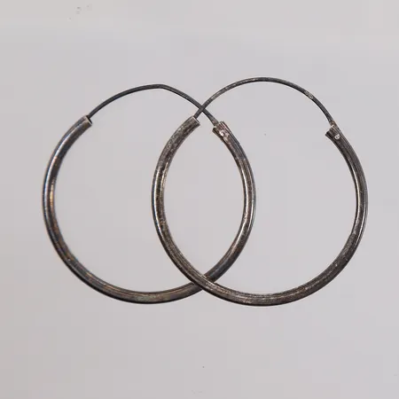 Ett par øreringer, ø33mm, bredde 2mm, 925S Vekt: 2,5 g Kontakt Lånekontoret for frakt