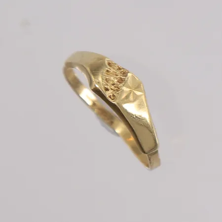 Ring, ø16,6mm, bredde 1,5- 5,4mm, 14K Vekt: 0,9 g Kontakt Lånekontoret for frakt