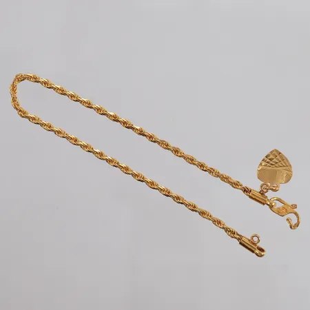 Armbånd Cordel med anheng, lengde 17,5cm, bredde 2,1mm, 22K Vekt: 5,6 g Kontakt Lånekontoret for frakt