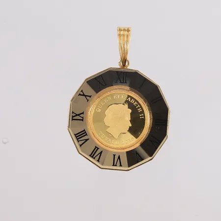 Anheng med australsk mynt, ø25mm, 18K (mynten er 24K og 1/25 oz ifølge nominering, ikke testet), bruttovekt 8,9g Vekt: 0 g Kontakt Lånekontoret for frakt