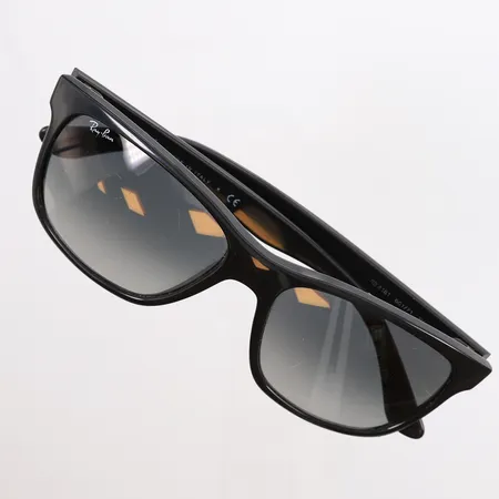 Solbriller, Ray-Ban, ref. RB4181, 601/71 3N, noe bruksslitasje, med ikke-originalt etui og pusseklut Kontakt Lånekontoret for frakt