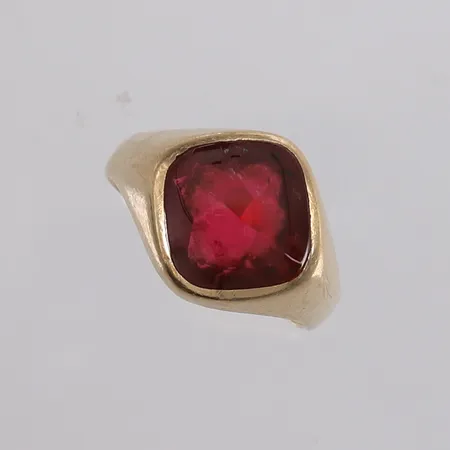 Ring med lilla sten, ø20mm, bredde 3,4- 15,7mm, 10K, bruttovekt 7,4g Vekt: 0 g Kontakt Lånekontoret for frakt
