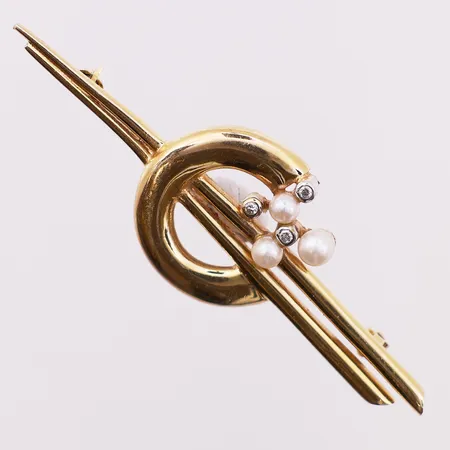 Slipsnål med perler og diamanter, 3 x ca 0,01 ct, lengde 57 mm, bredde 0,9 - 19,1 mm, 14K Vekt: 6,8 g Kontakt Lånekontoret for frakt