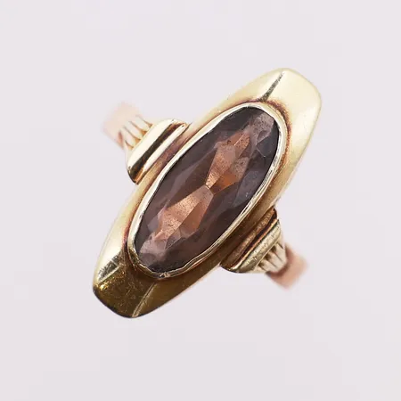 Ring med brun sten, Ø 20,3 mm, bredde 3,3 - 25,5 mm, 14K Vekt: 5,6 g Kontakt Lånekontoret for frakt