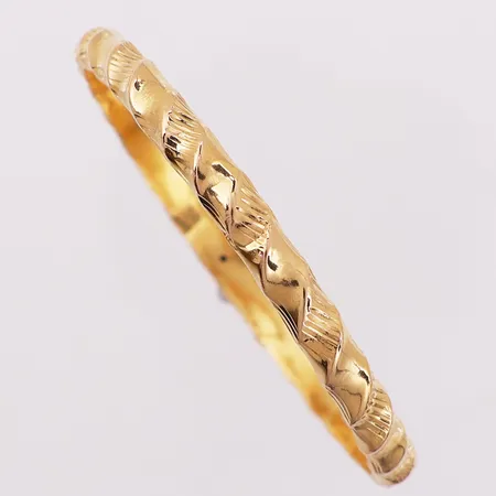 Armring, Ø 63,2 mm, bredde 6,3 mm, mangler stempel, 21K Vekt: 7,9 g Kontakt Lånekontoret for frakt
