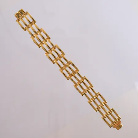 Armbånd, lengde 19,5cm, bredde 13,7- 19,3mm, slitt/defekt lås, 21K Vekt: 37,6 g Kontakt Lånekontoret for frakt