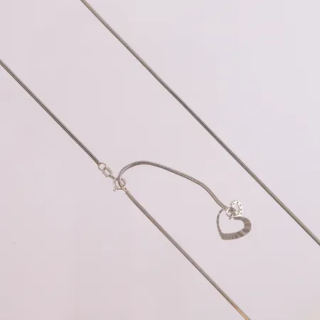 Smykke, lengde 70,5cm, bredde 1,3mm, 14K Vekt: 7 g Kontakt Lånekontoret for frakt