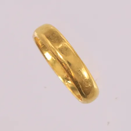Ring, ø 16mm, bredde 4mm, 22K Vekt: 1,8 g Kontakt Lånekontoret for frakt