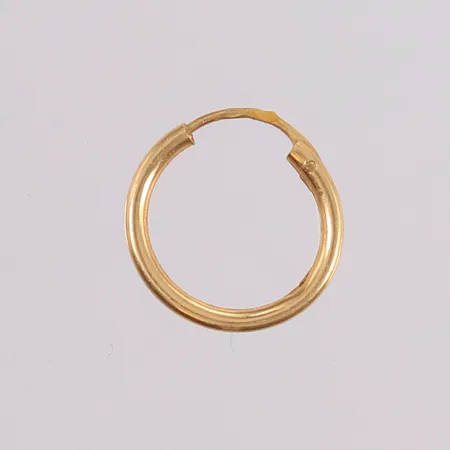 Ørering, diameter 14 mm, 14K. Vekt: 0,2 g Kontakt Lånekontoret for frakt