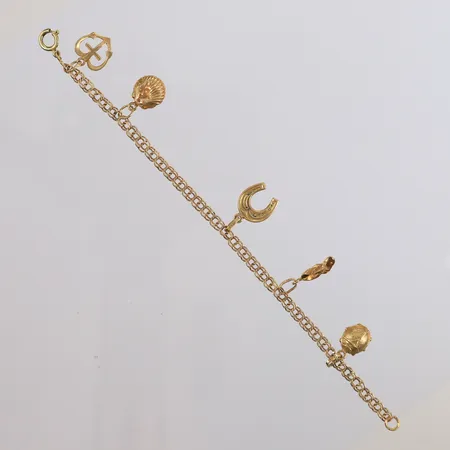 Armbånd med 5 charms, lengde 16cm, bredde 3,7mm, bulkete, 14K Vekt: 5,8 g Kontakt Lånekontoret for frakt