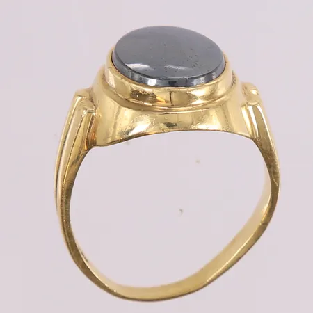 Ring med svart sten, ø 20,5mm, 3 - 18mm, 14K Vekt: 10,8 g Kontakt Lånekontoret for frakt