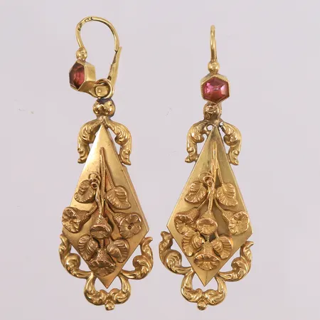 Øredobber med lilla sten, lengde 55 mm, 18K. Vekt: 6,6 g Kontakt Lånekontoret for frakt