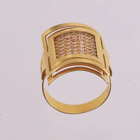 Ring med klare stener, 21,2 x 17,8 mm, ø=18,75 mm, 21K Vekt: 8,2 g Kontakt Lånekontoret for frakt