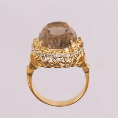 Gullring med klar sten, bredde 16,8 x 20,7 mm, ø=17,5 mm, 14K. Vekt: 8,5 g Kontakt Lånekontoret for frakt