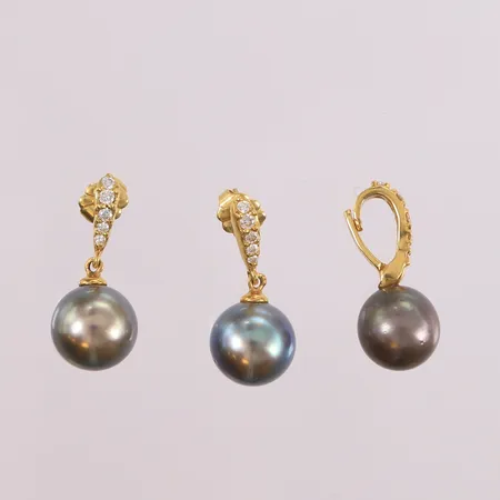 Øredobber og anheng med perler, diameter på perler ca 10 mm, 18K. Totalvekt 7 g. Kontakt Lånekontoret for frakt