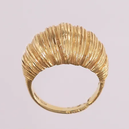 Gullring, bredde 13,7 mm, ø=14,75 mm, 14K. Vekt: 7,5 g Kontakt Lånekontoret for frakt