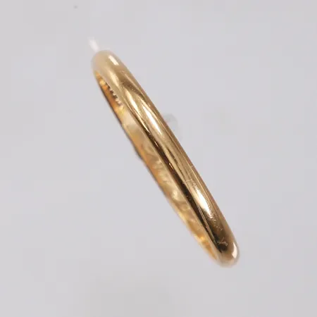 Ring, ø21,5mm, bredde 2,4mm, gravert, 14K Vekt: 2,3 g Kontakt Lånekontoret for frakt