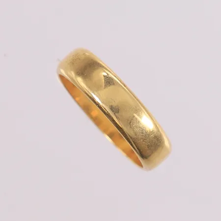 Gullring, bredde 5 mm, ø=17,3 mm, 14K. Vekt: 4,3 g Kontakt Lånekontoret for frakt