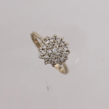 Ring med diamanter (19x ca 0,01ct), ø16mm, bredde ca 1,5mm, 14K gull. Vekt: 2,3 g Kontakt Lånekontoret for frakt